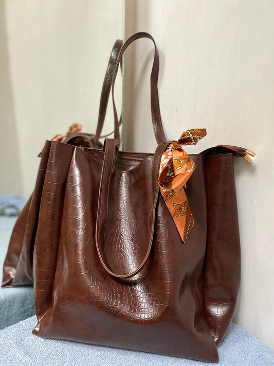 Long three compartment tote