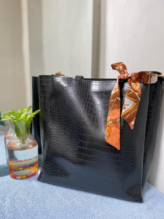 Long three compartment tote